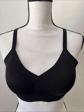 Knix Seamless Black Padded V-Neck Wireless Bra